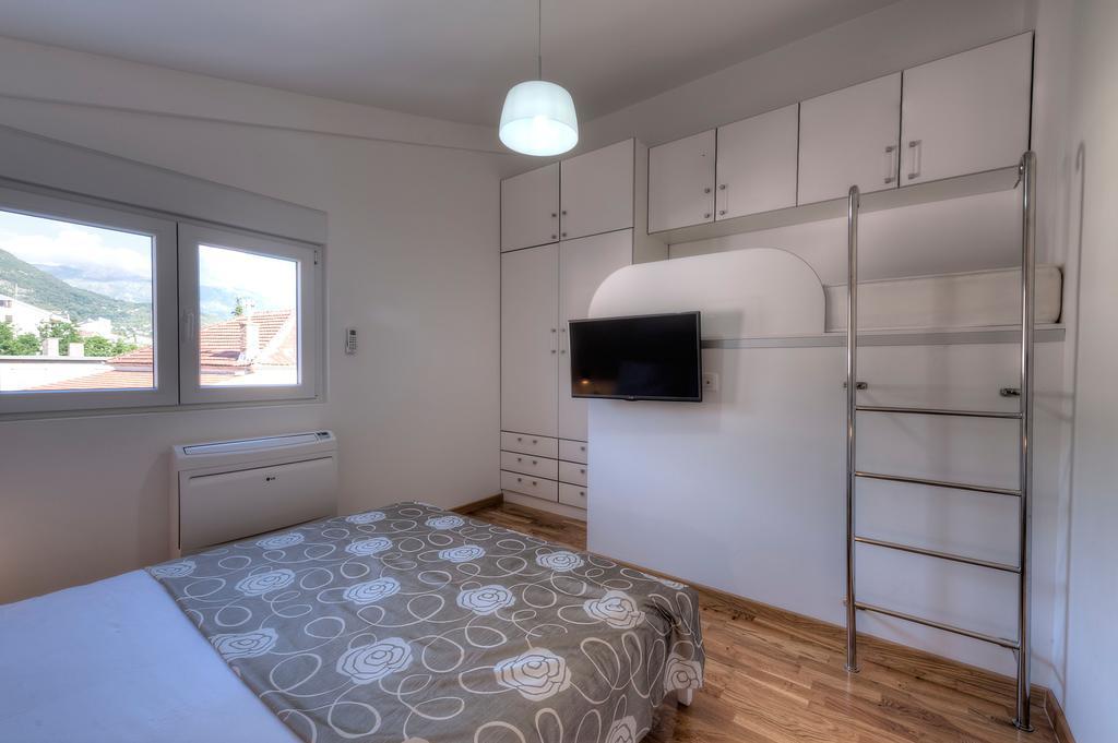 Apartments Delfin Τίβατ Εξωτερικό φωτογραφία