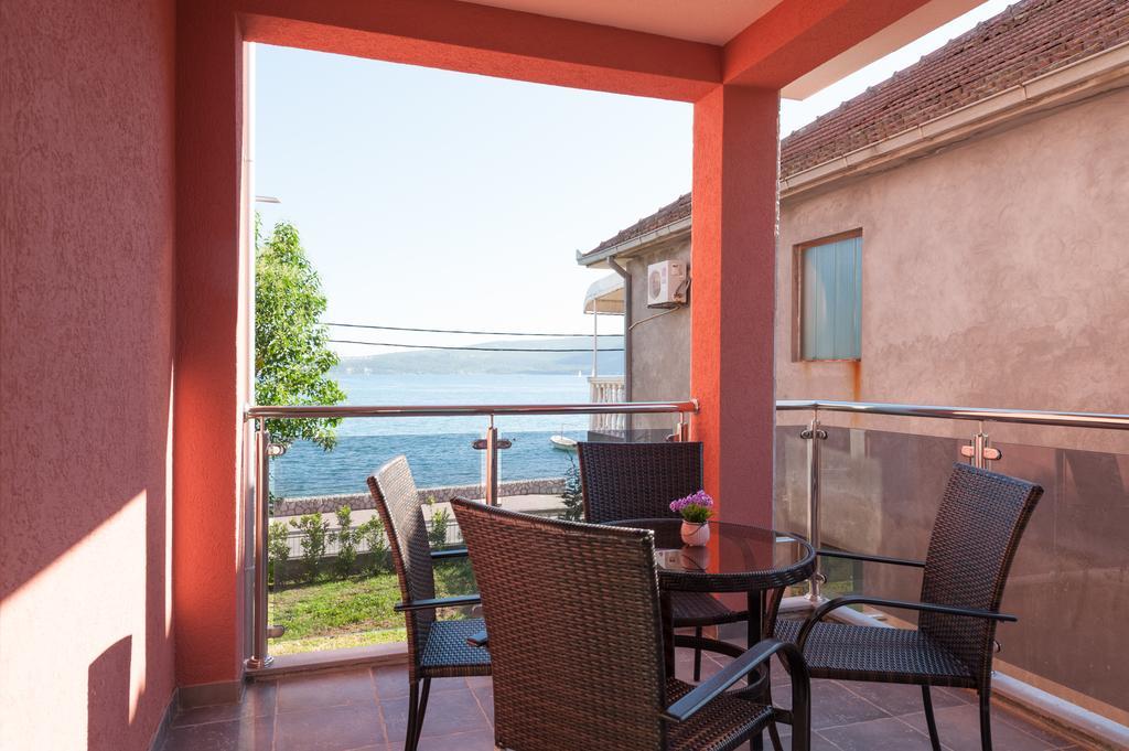 Apartments Delfin Τίβατ Εξωτερικό φωτογραφία