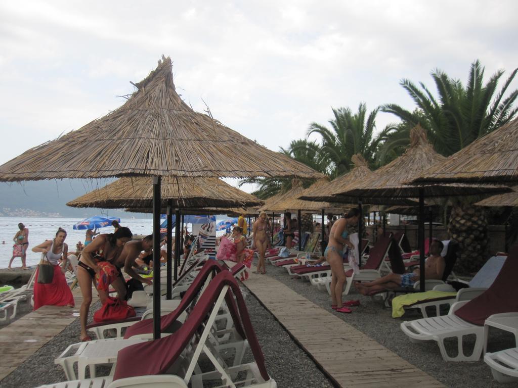 Apartments Delfin Τίβατ Εξωτερικό φωτογραφία