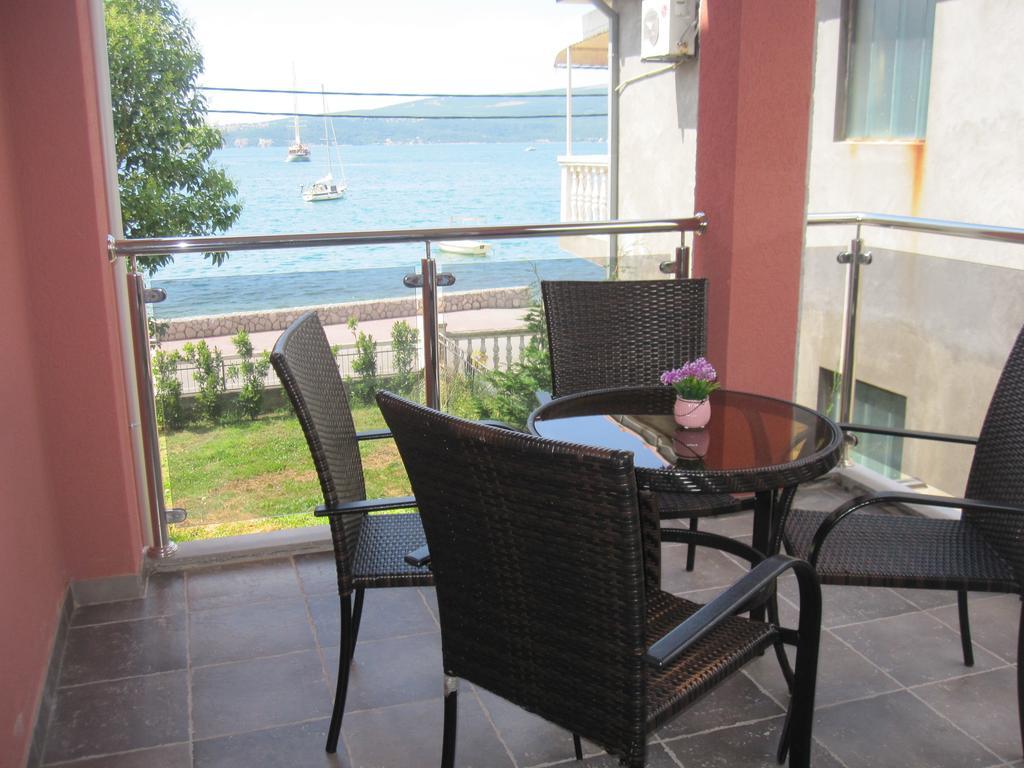 Apartments Delfin Τίβατ Εξωτερικό φωτογραφία